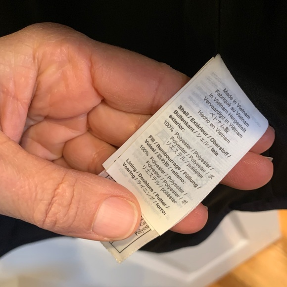 Black quilted vest by JCREW Factory. Size XXS. Excellent condition. - Picture 4 of 4